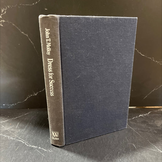 dress for success book, by john t. molloy, 1975 Hardcover image 1