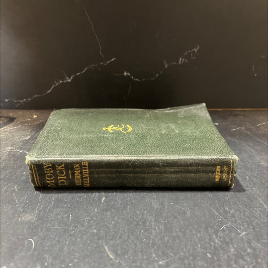 end of this a complete in the mod- moby dick book, by herman melville, 1926 Leather image 1