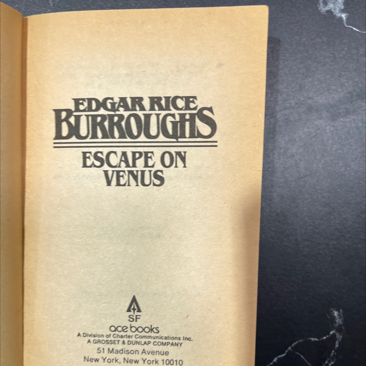 escape on venus book, by edgar rice burroughs, 1941 Paperback image 2