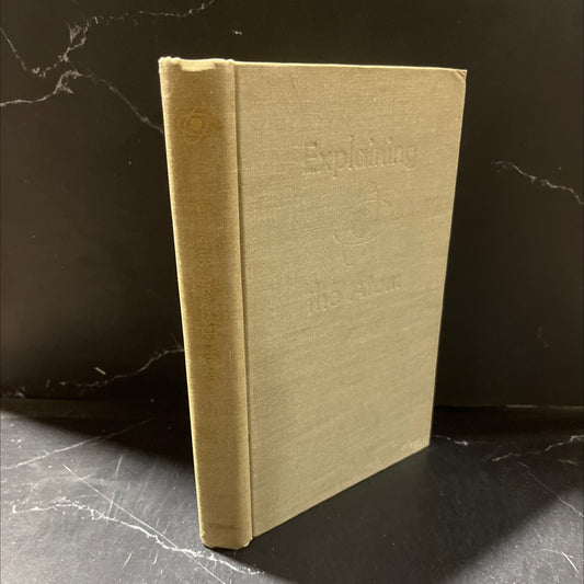 explaining the atom book, by selig hecht, 1947 Hardcover image 1