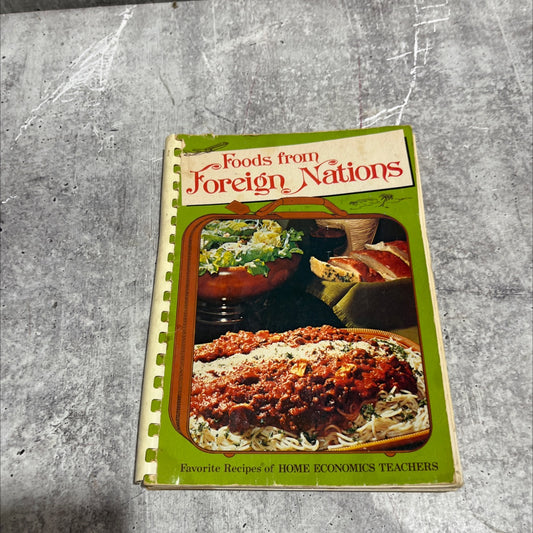 favorite recipes of home economics teachers book, by Ricky Beaulieu, Nicky Beaulieu, 1977 Paperback image 1