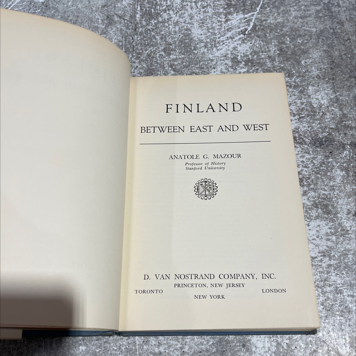 finland between east and west book, by anatole g. mazour, 1956 Hardcover image 2
