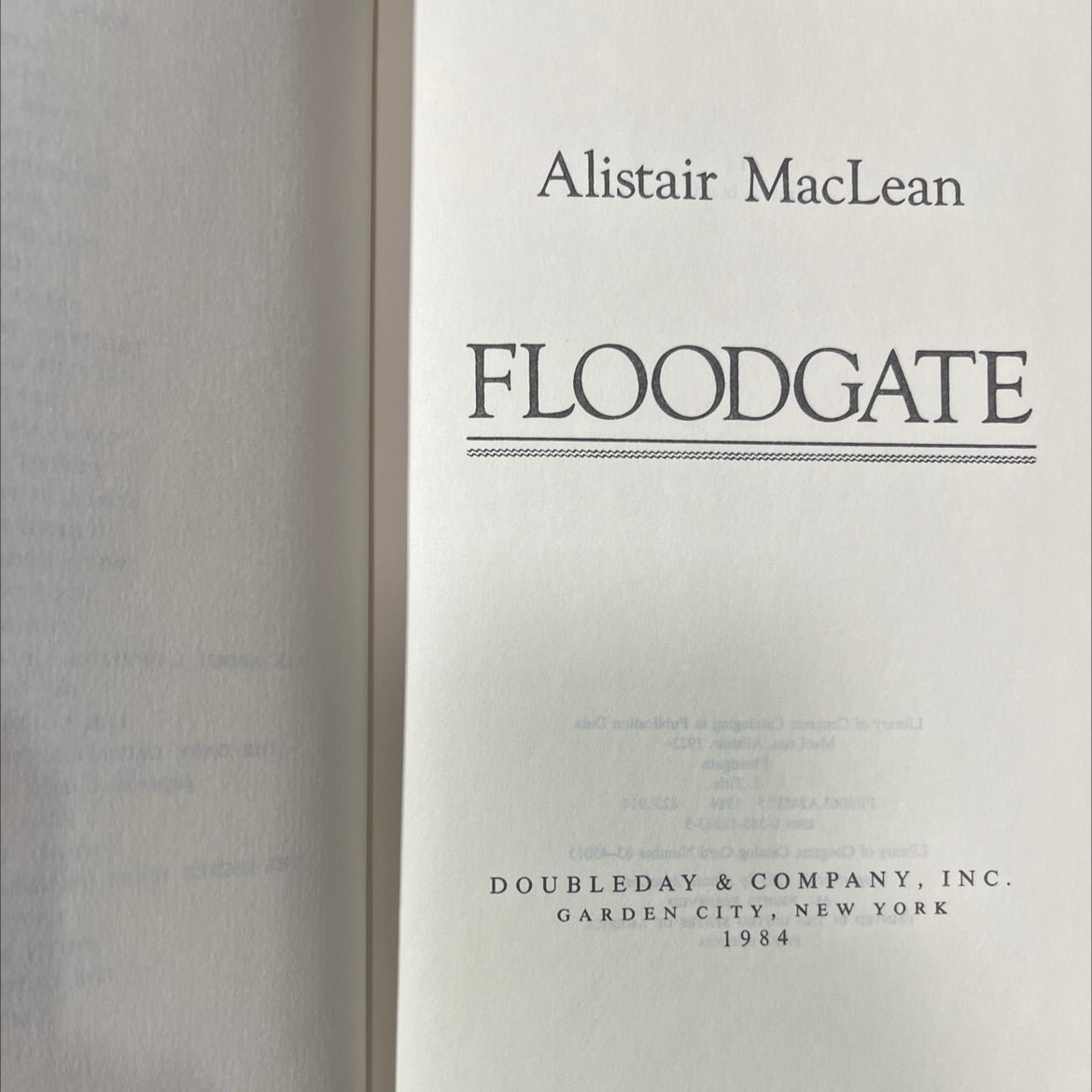 floodgate book, by Alistair MacLean, 1984 Hardcover image 2