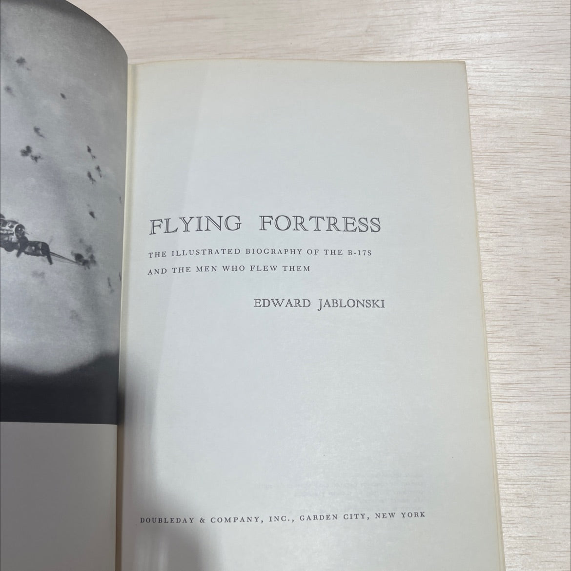 flying fortress the illustrated biography of the b-17s and the men who flew them book, by edward jablonski, 1965 image 2