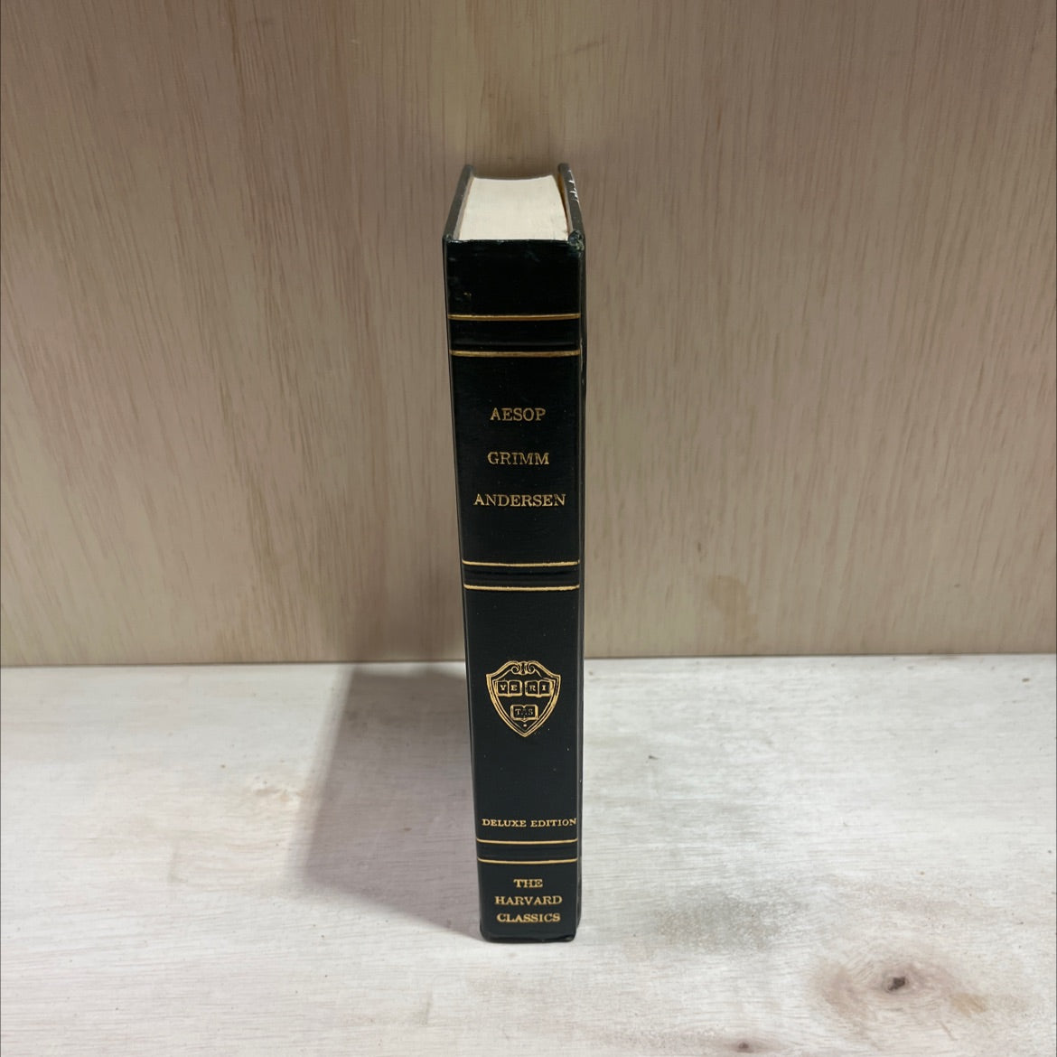 folk-lore and fable book, by aesop, grimm, andersen, 1937 Leather image 4