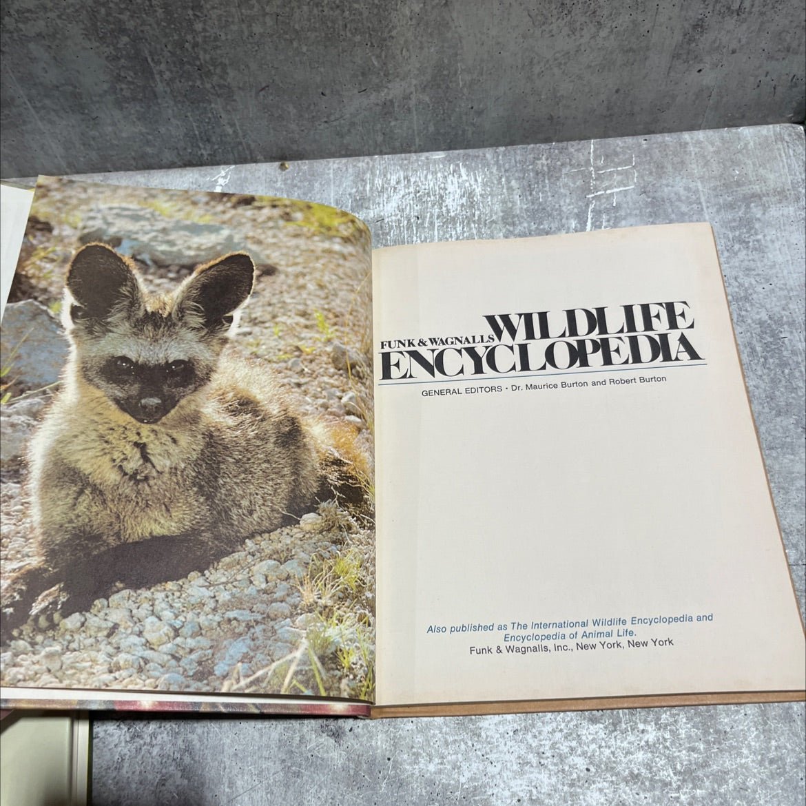 funk & wagnalls wildlife encyclopedia book, by Dr. Maurice Burton and Robert Burton, 1974 Hardcover image 2