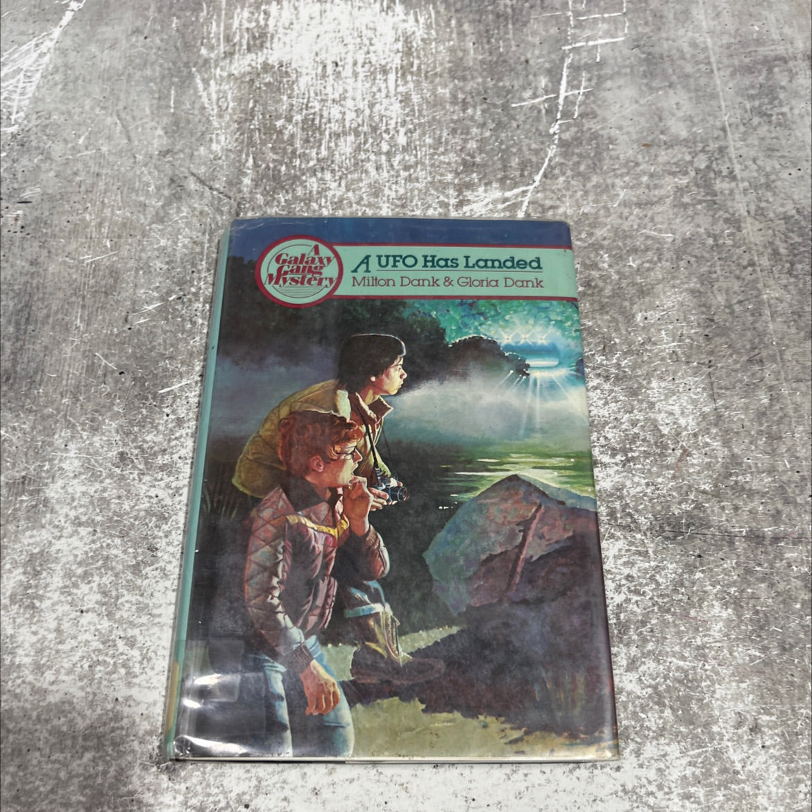 galaxy cang mystery ufo has landed book, by Milton Dank & Gloria Dank, 1983 Hardcover image 1