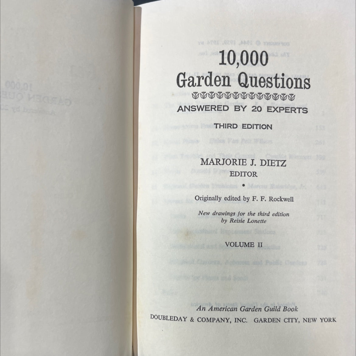 garden questions answered by 20 experts third edition book, by Marjorie J. Dietz, 1974 Hardcover image 2