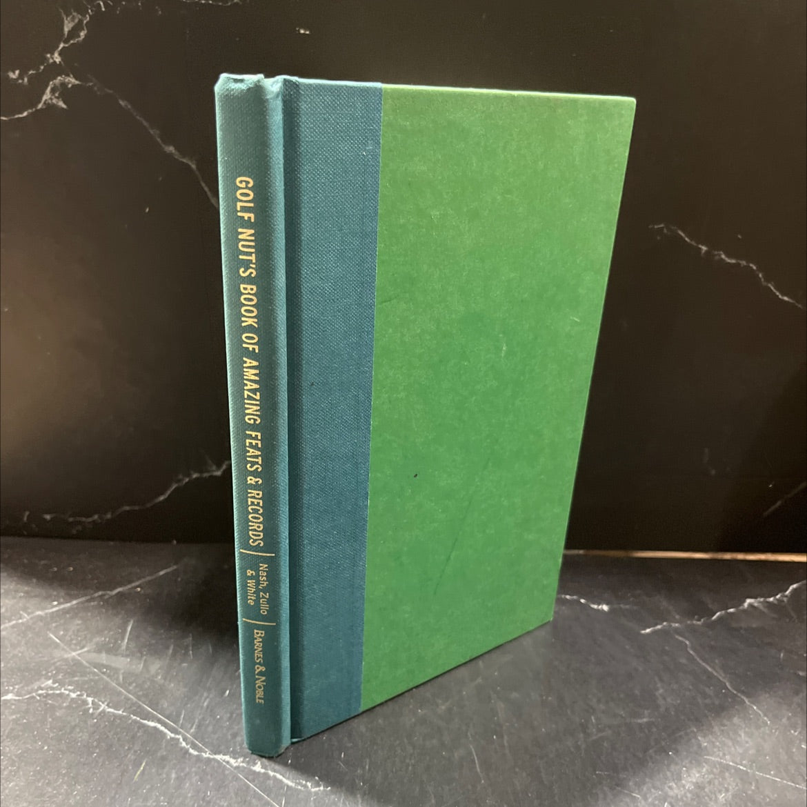 golf nut's book of amazing feats & records book, by Bruce Nash & Allan Zullo with George White, 2003 Hardcover image 1