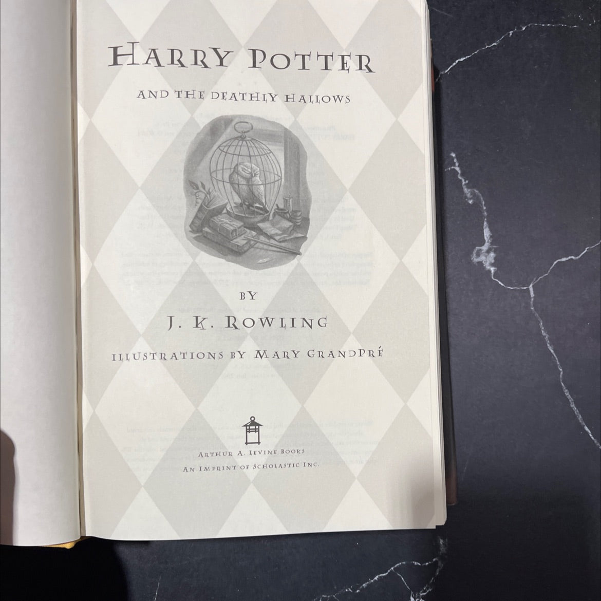 harry potter and the deathly hallows book, by j. k. rowling, 2007 Hardcover image 2