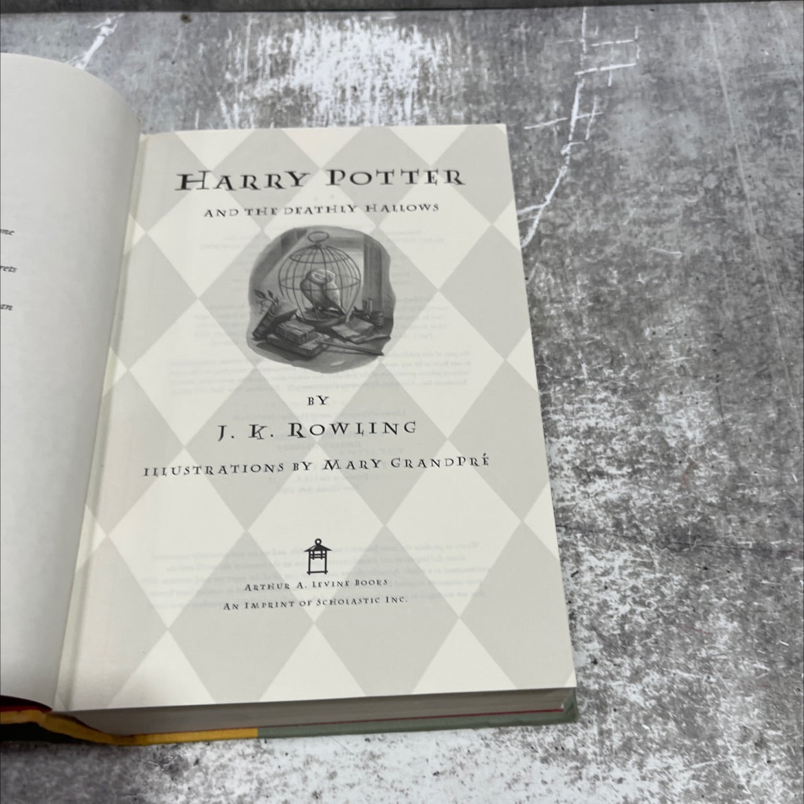 harry potter and the deathly hallows book, by j. k. rowling, 2007 Hardcover image 2