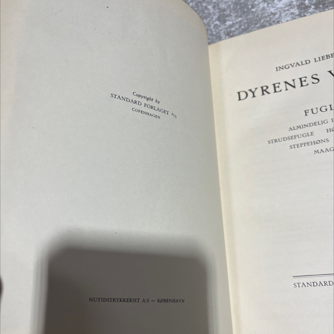 hjelmkasuar book, by ingvald lieberkind, 1937 Leather image 3