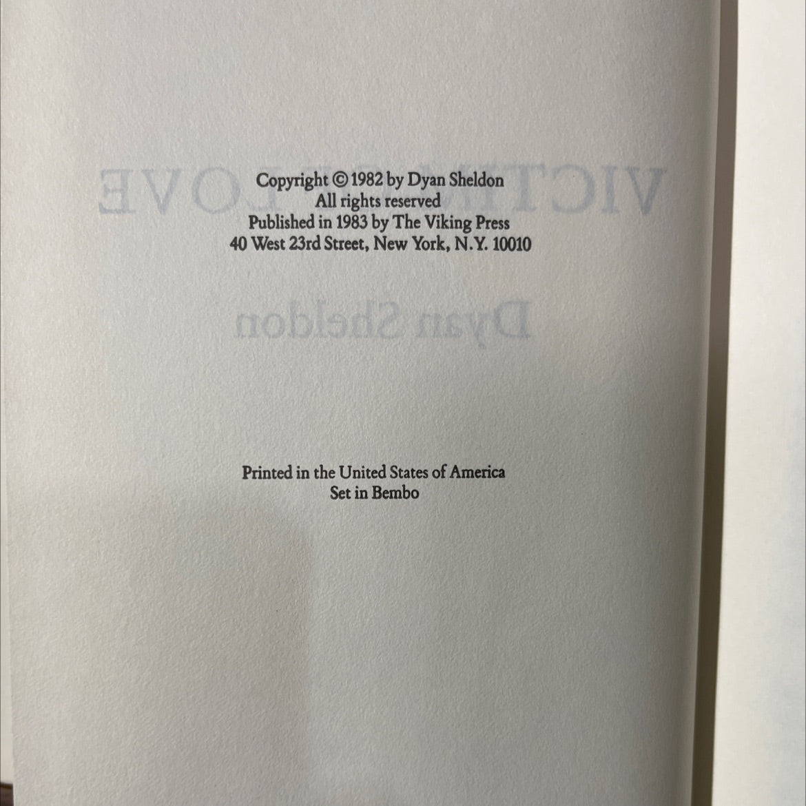 ho mitdiy victim of love book, by Dyan Sheldon, 1982 Hardcover image 3