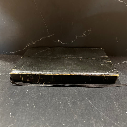 holy bible, english standard version book, by unknown, 2001 Leather image 1