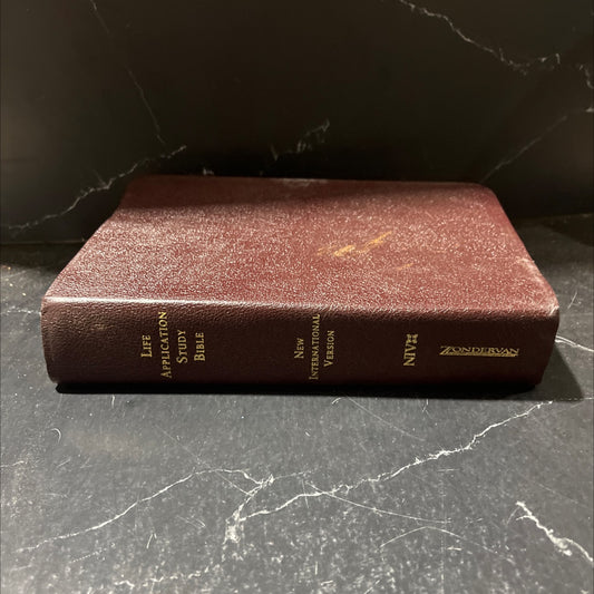 holy bible, new international version, life application study bible book, by Tyndale House Publishers, 2005 Leather image 1