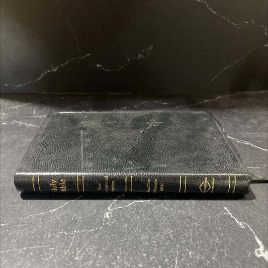 holy bible, new international version book, by unknown, 1999 Leather image 1