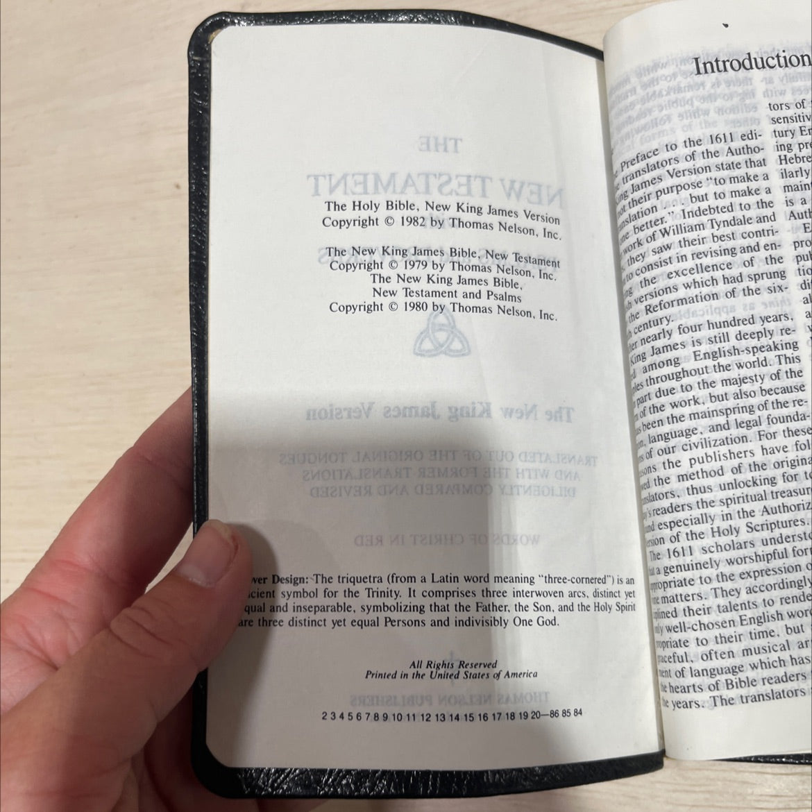 holy bible, new king james version book, by thomas nelson, 1982 Leather image 3