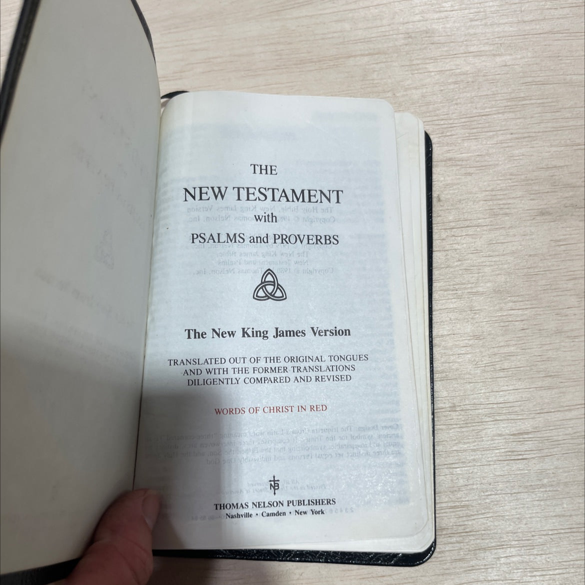 holy bible, new king james version book, by thomas nelson, 1982 Leather image 2
