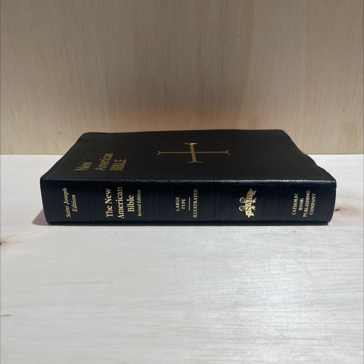 holy bible: the new american bible, revised edition book, by unknown, 2010 Leather image 4