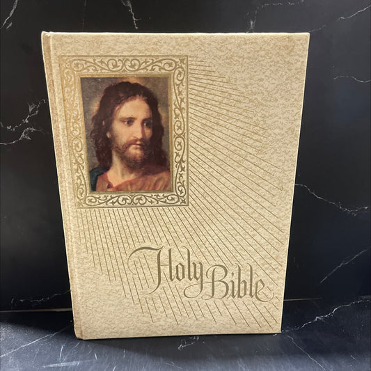 holy bible: the new american bible book, by members of the catholic biblical association of america, 1981 Hardcover image 1