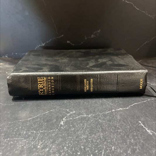 holy bible: the ryrie study bible expanded edition book, by charles caldwell ryrie, 1994 Leather image 1