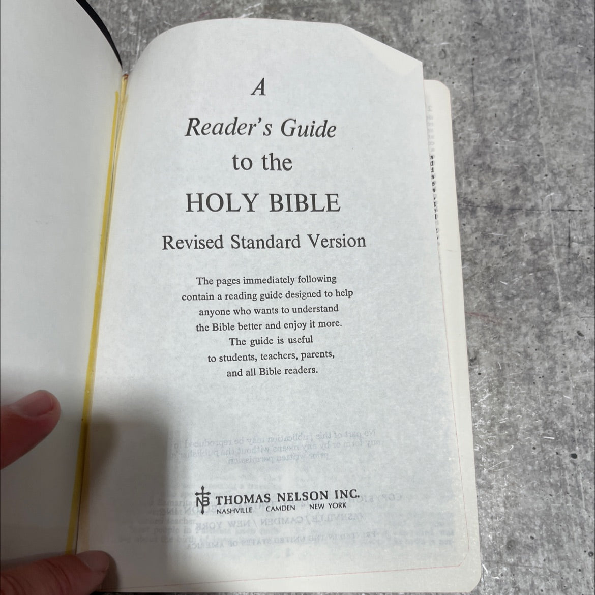 holy bible a reader's guide to the holy bible revised standard version book, by unknown, 1972 Leather image 2