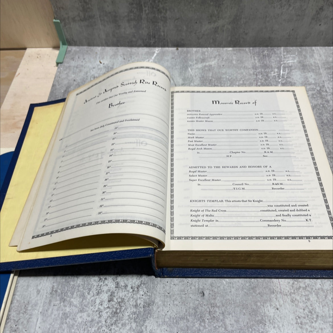 holy bible authorized or king james version book, by unknown, 1970 Leather image 3