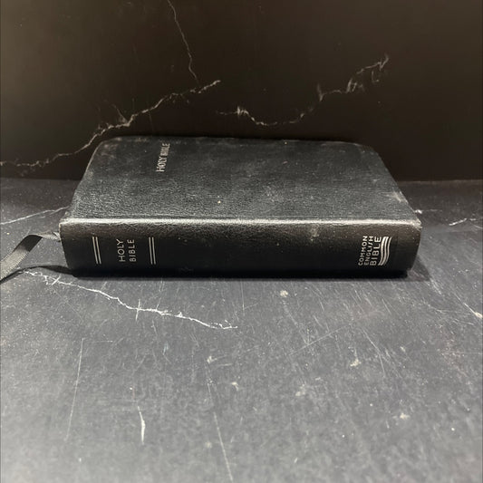 holy bible common english bible book, by unknown, 2011 Leather image 1