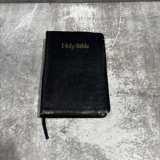 holy bible containing the old and new testaments king james version reference edition book, by unknown, 1989 Leather image 1