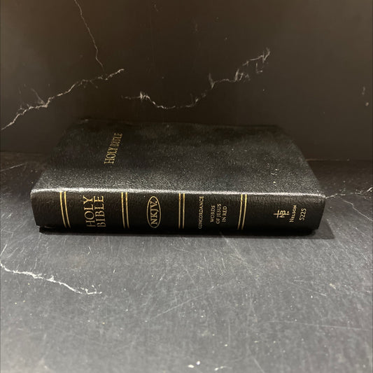 holy bible containing the old and new testaments nkjv book, by unknown, 1982 Leather image 1