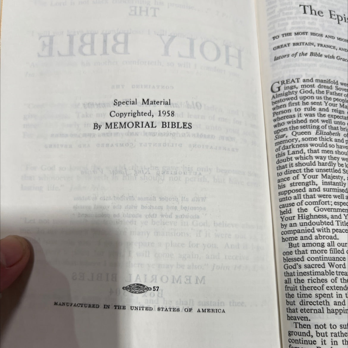 holy bible containing the old and new testaments book, by unknown, 1958 Leather image 3