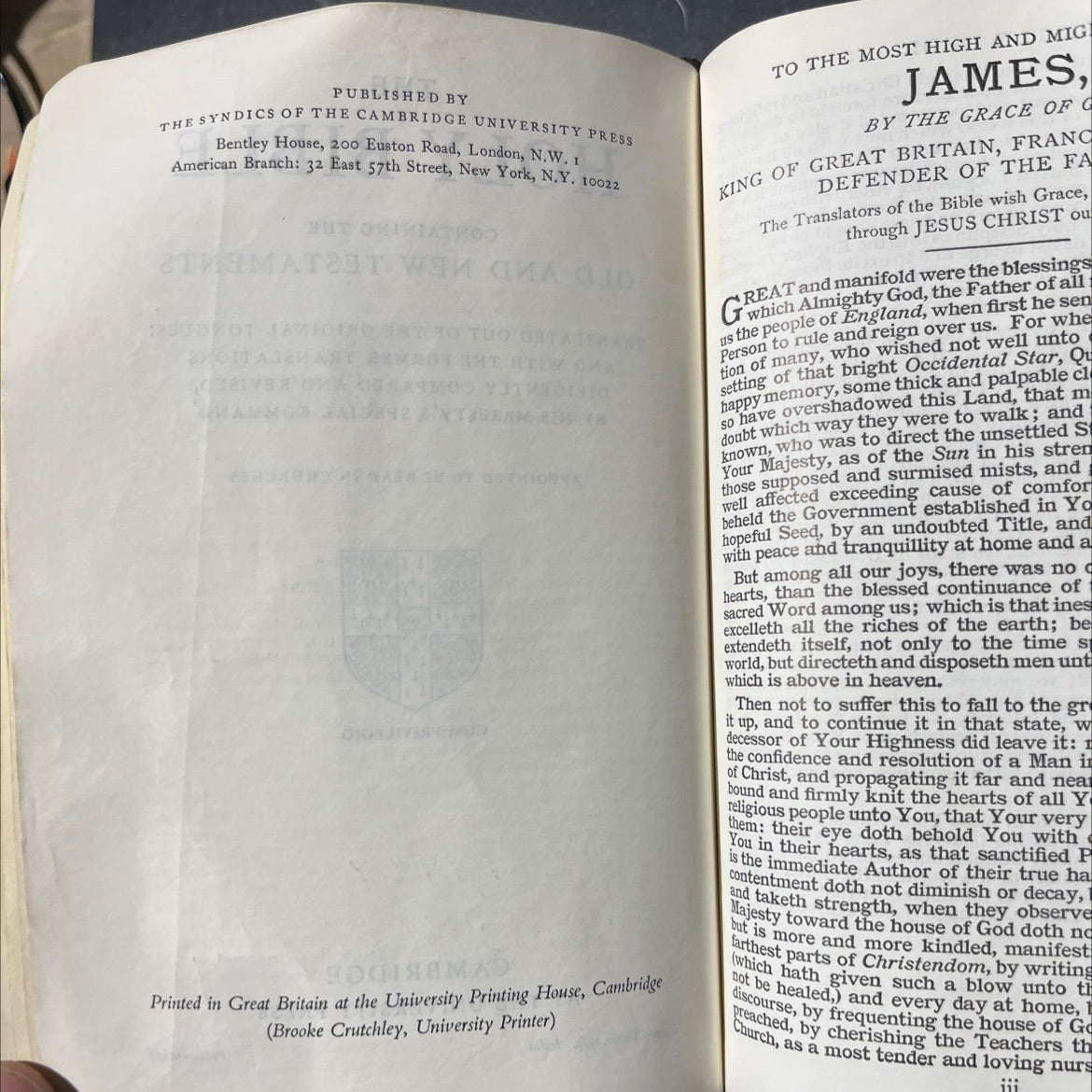 holy bible containing the old and new testaments book, by unknown, 1970 Leather image 3