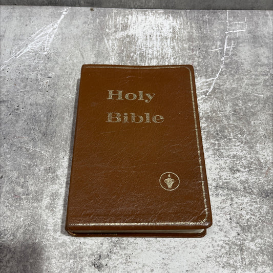 holy bible containing the old and new testaments book, by unknown, 1970 Leather image 1