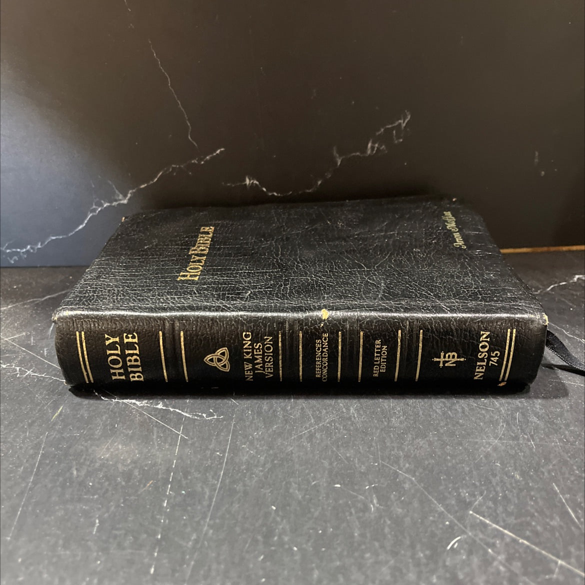 holy bible containing the old and new testaments book, by unknown, 1983 Leather image 1
