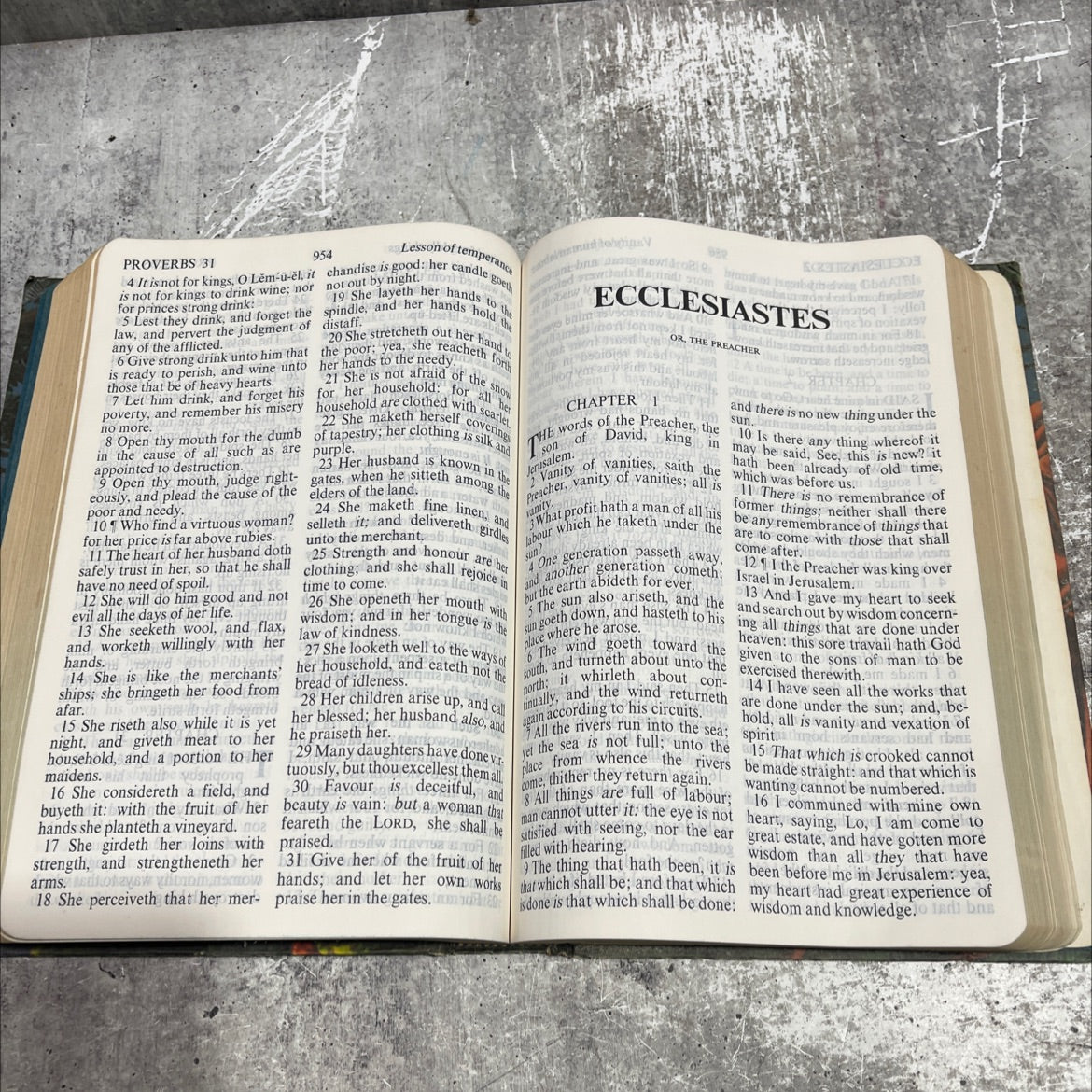 holy bible containing the old and new testaments book, by unknown, 2012 Paperback image 4