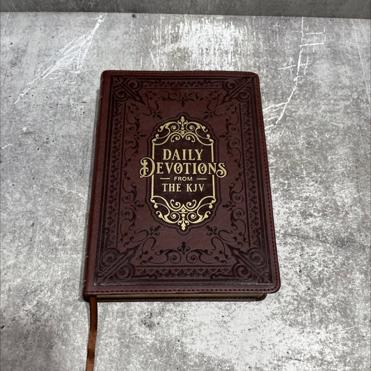 holy bible daily devotions from the kjv book, by unknown, 2022 Leather image 1