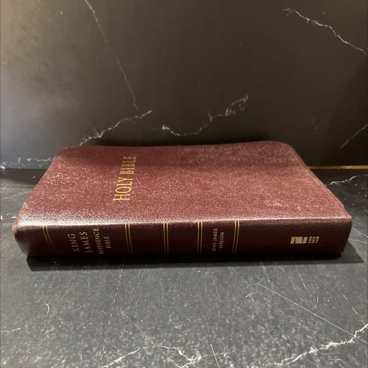 holy bible giant print center column reference book, by unknown, 2000 Leather image 1