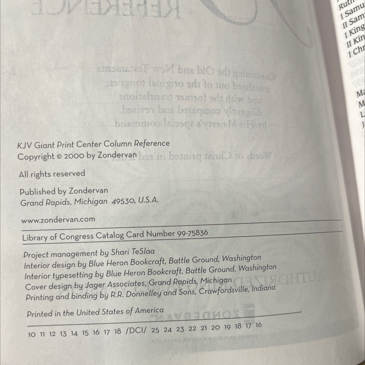 holy bible giant print center column reference book, by unknown, 2000 Leather image 3