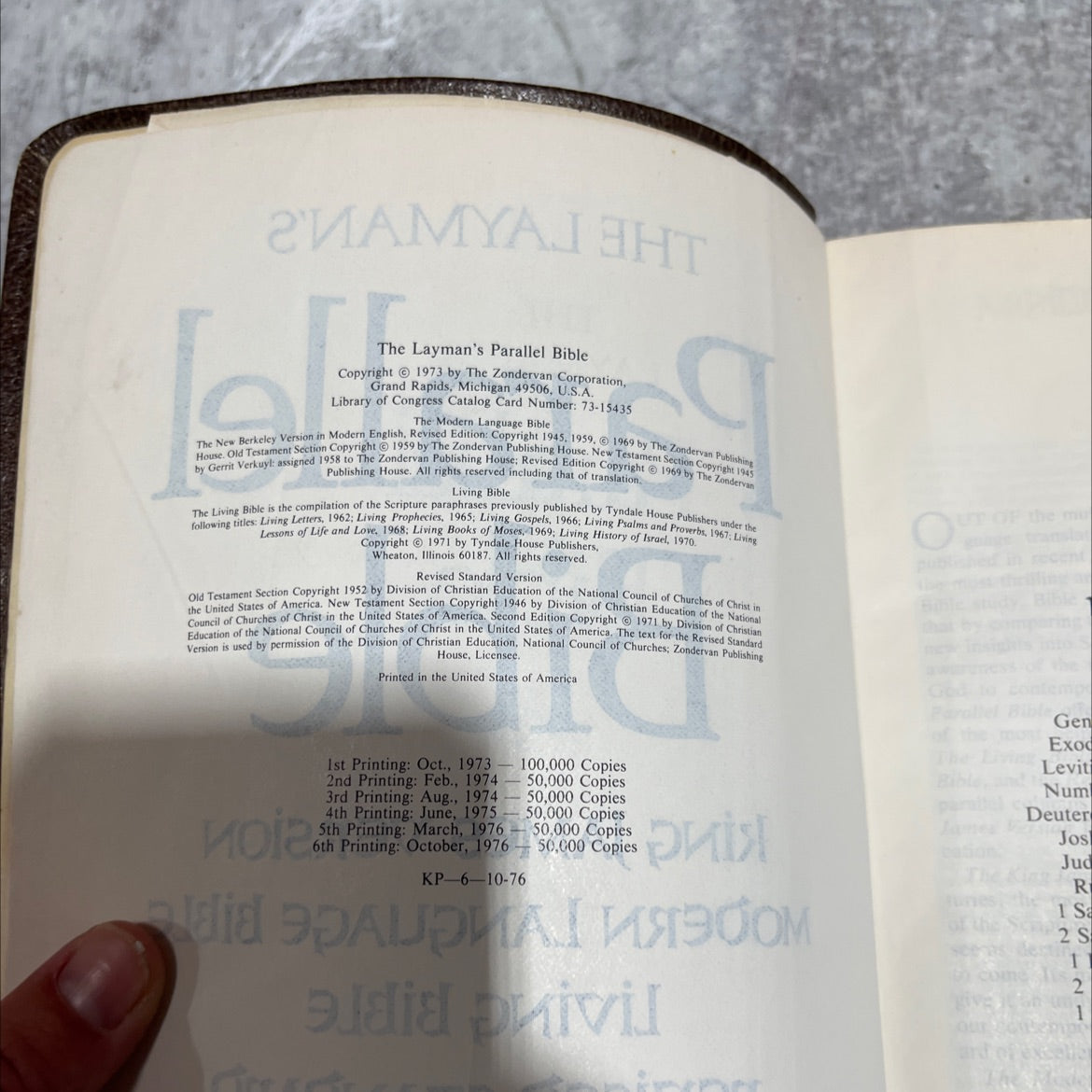 holy bible layman's parallel bible book, by unknown, 1973 Leather image 3