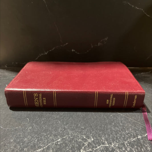 holy bible men's devotional bible, new international version book, by unknown, 1993 Leather image 1