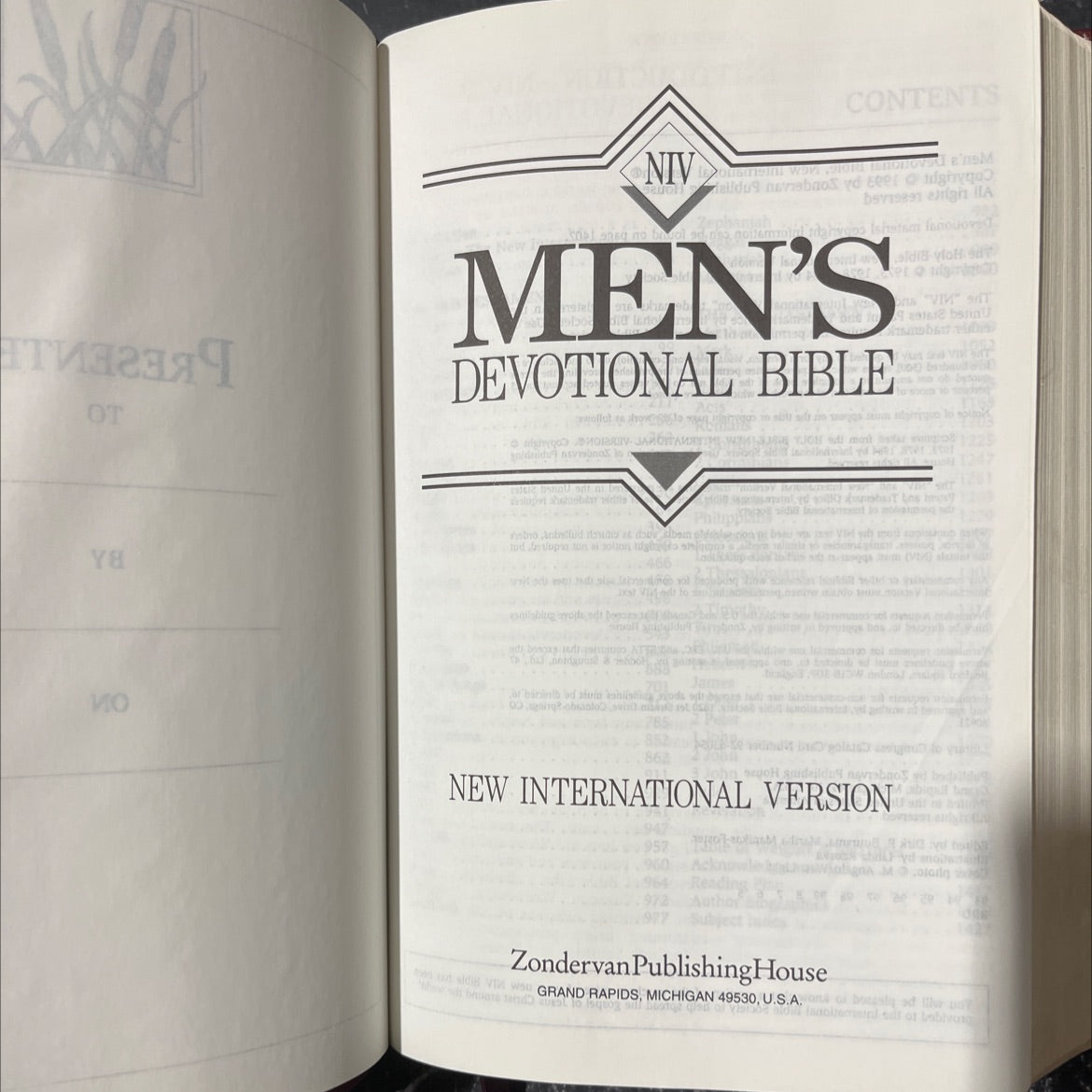 holy bible men's devotional bible, new international version book, by unknown, 1993 Leather image 2