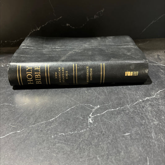 holy bible new american standard bible giant print reference personal size book, by the lockman foundation, 2000 Leather image 1