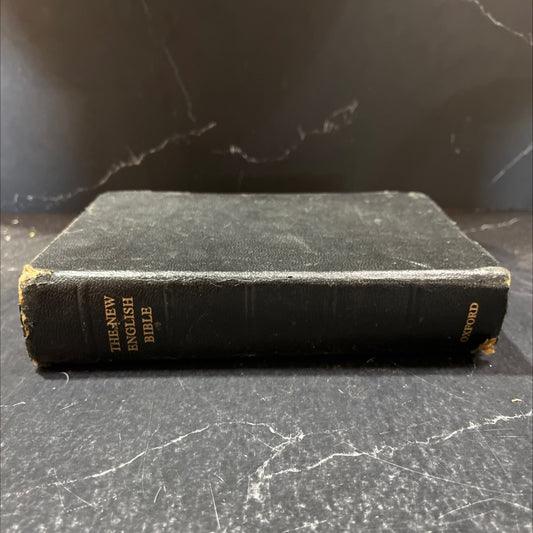 holy bible new english translation book, by representatives of churches in great britain and ireland, 1970 Leather image 1