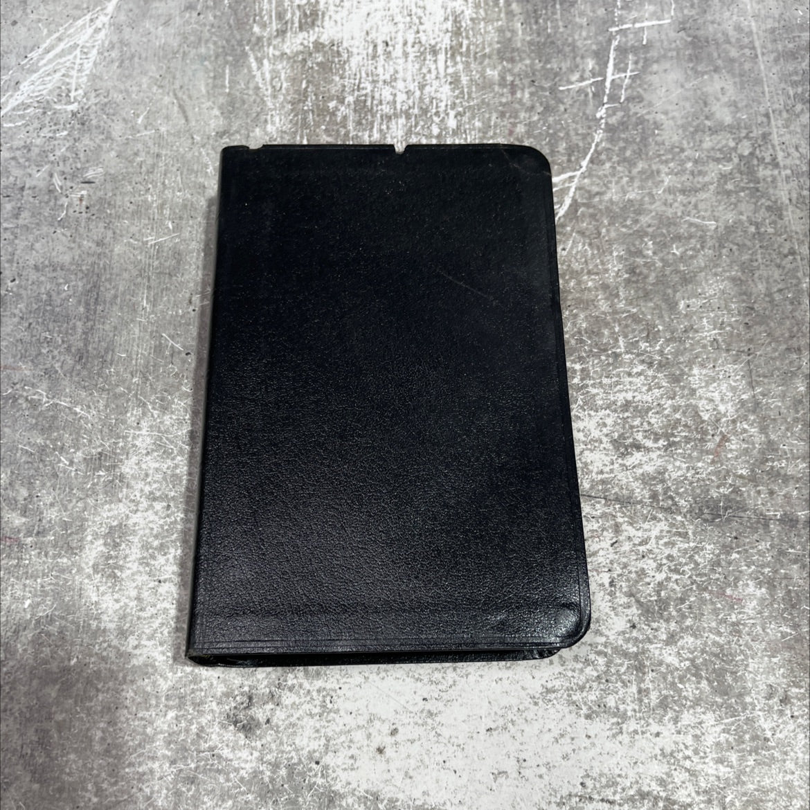holy bible new king james version book, by unknown, 1990 Leather image 1