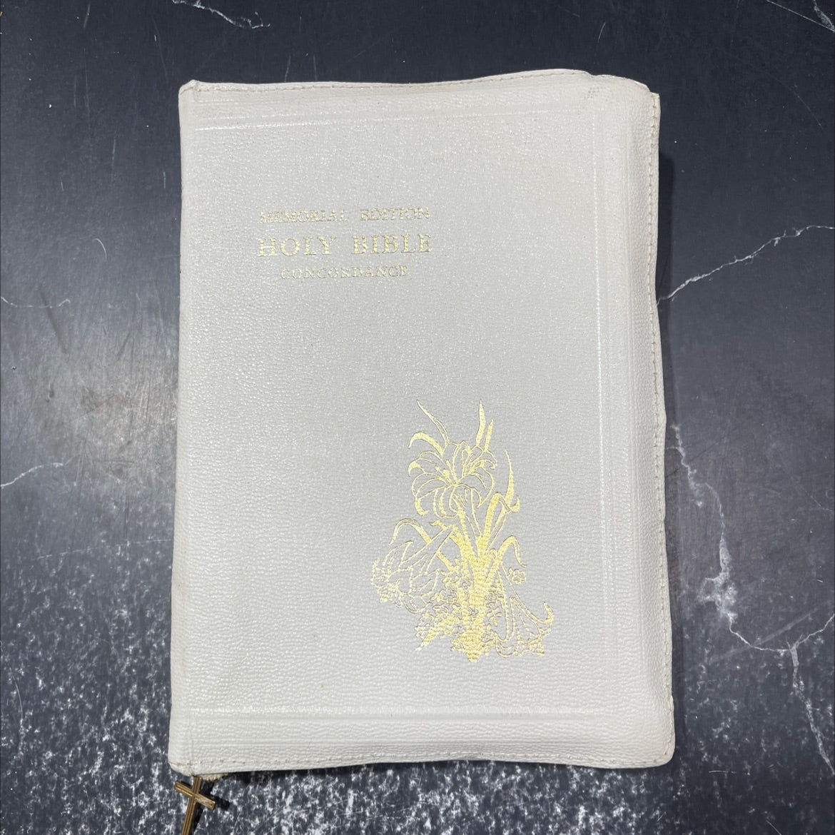 holy bible self-pronouncing edition book, by unknown, 1958 Leather image 1