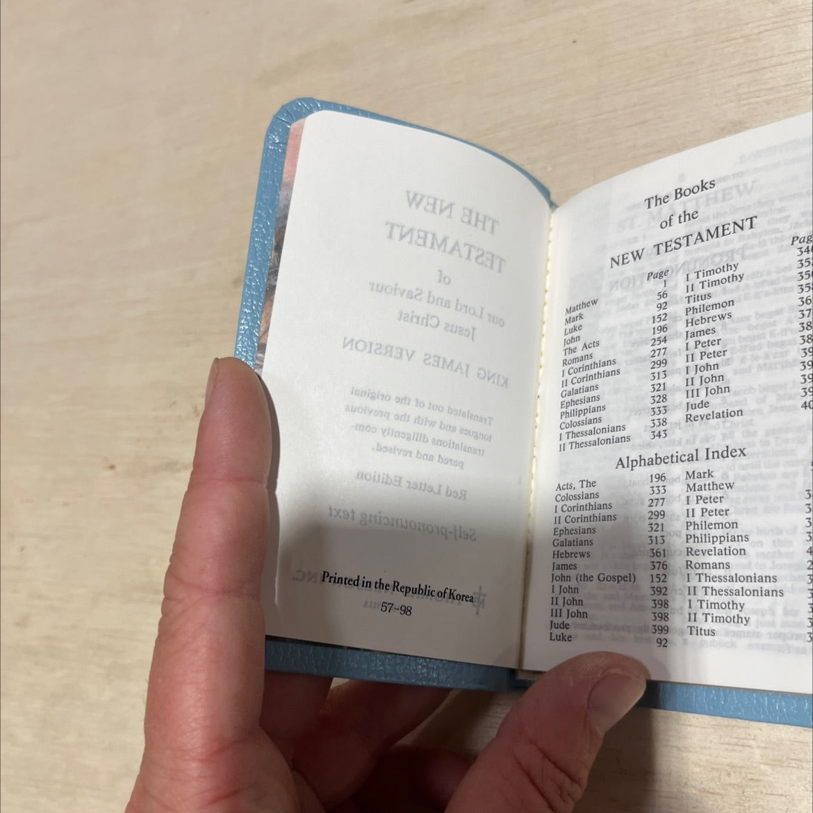 holy bible the new testament of our lord and saviour jesus christ king james version book, by unknown, 1970 Leather image 3