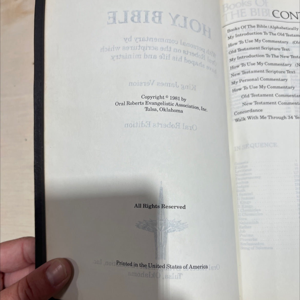 holy bible with personal commentary by oral roberts book, by Oral Roberts, 1981 Leather image 3