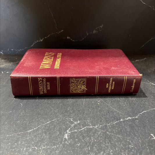 holy bible women's devotional bible book, by unknown, 1990 Leather image 1