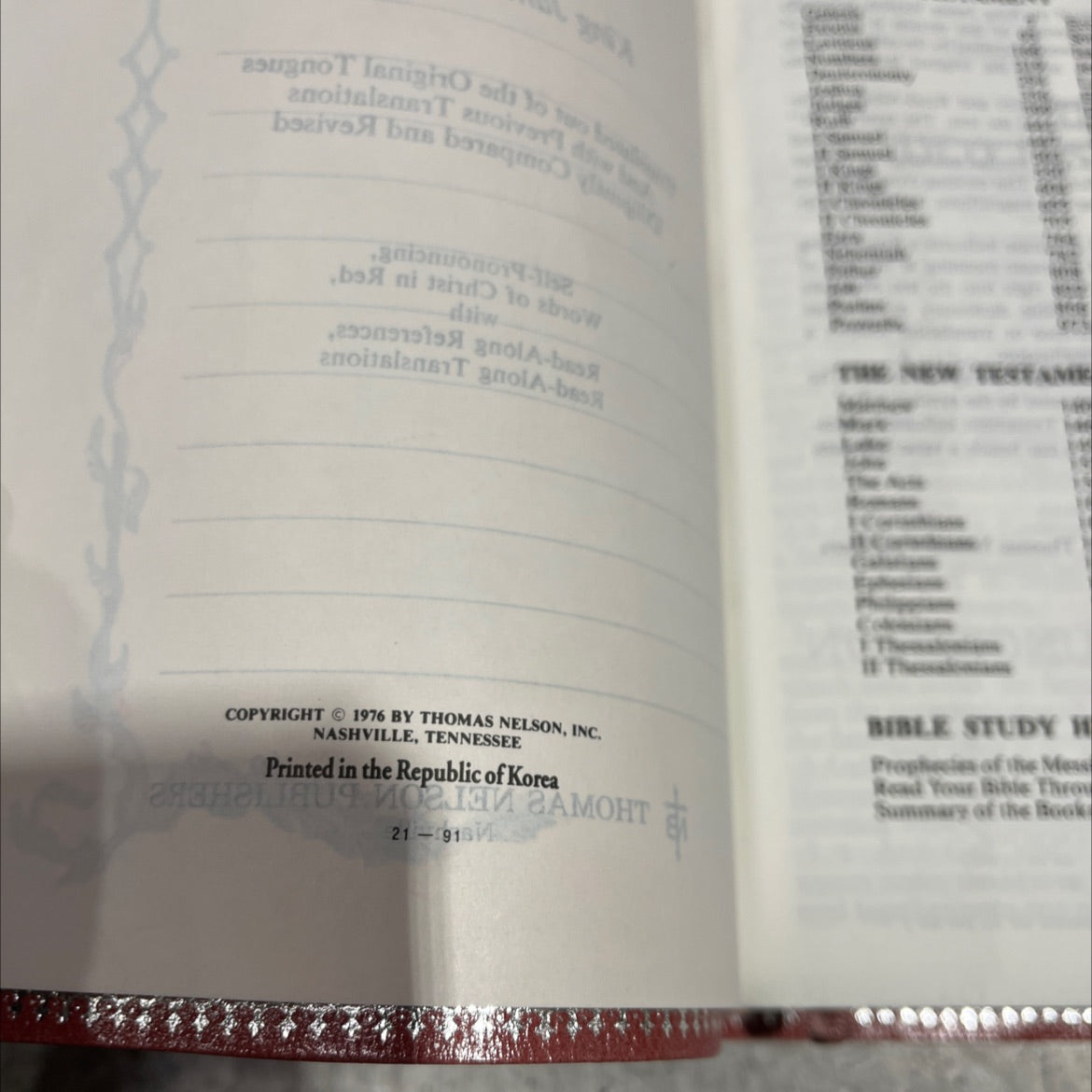 holy bible book, by unknown, 1976 Leather image 3