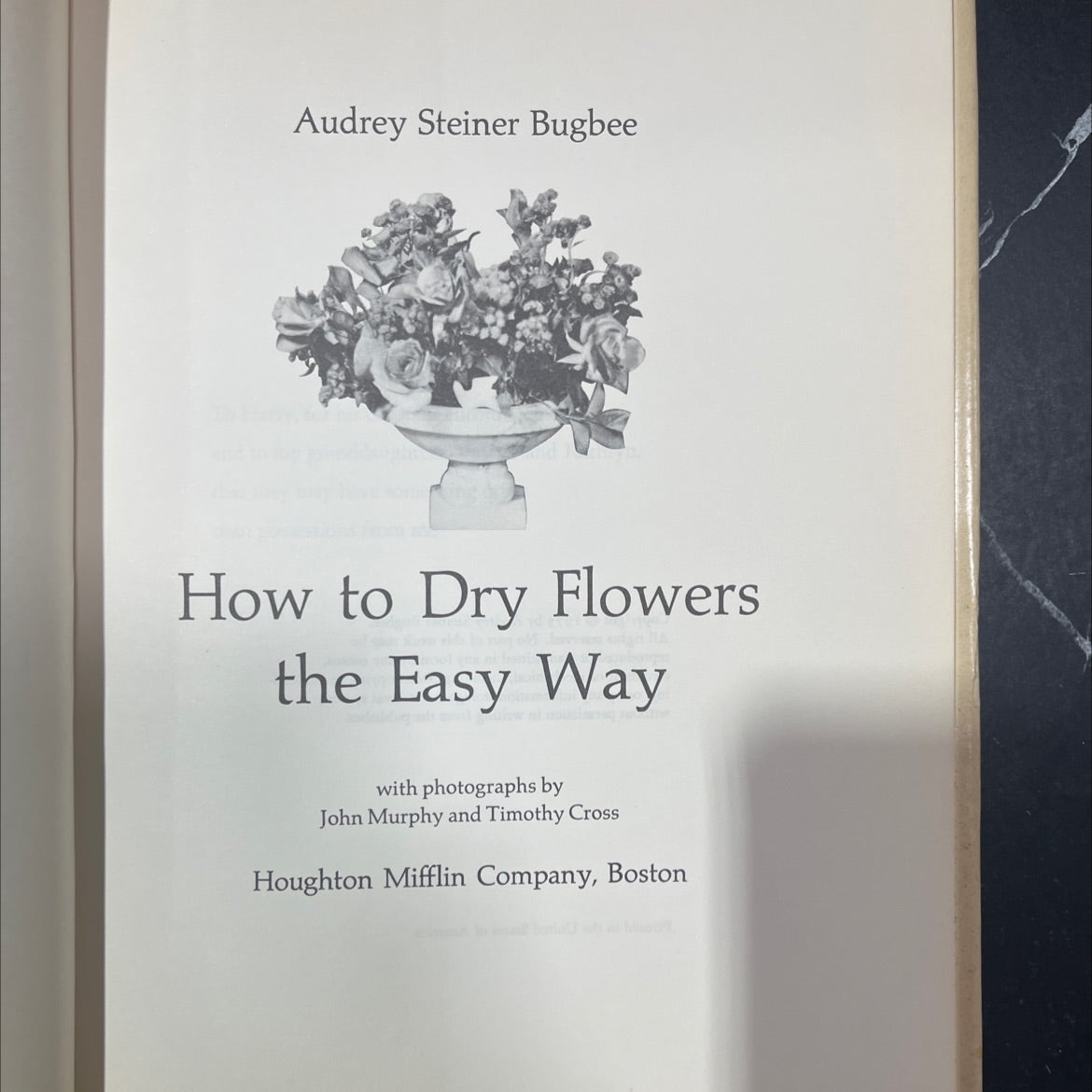 how to dry flowers the easy way book, by audrey steiner bugbee, 1975 Hardcover image 2